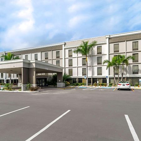 Comfort Inn & Suites St Pete - Clearwater International Airport Екстер'єр фото