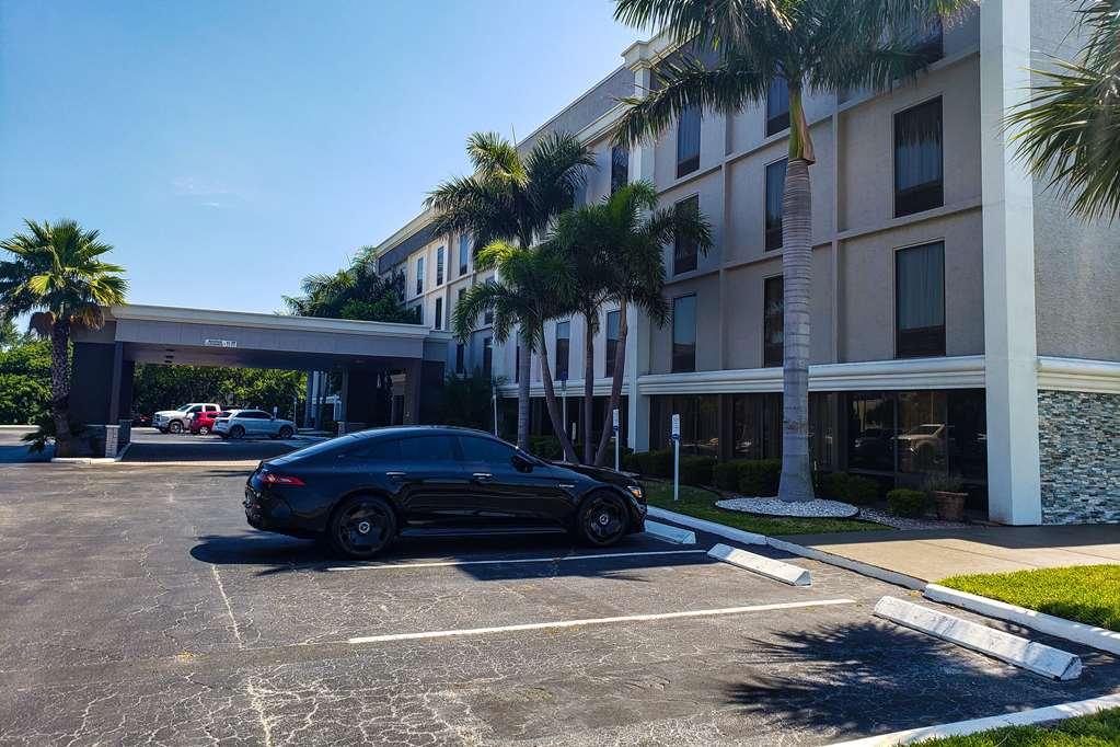 Comfort Inn & Suites St Pete - Clearwater International Airport Екстер'єр фото