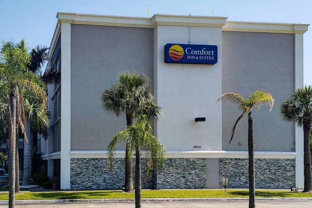 Comfort Inn & Suites St Pete - Clearwater International Airport Екстер'єр фото