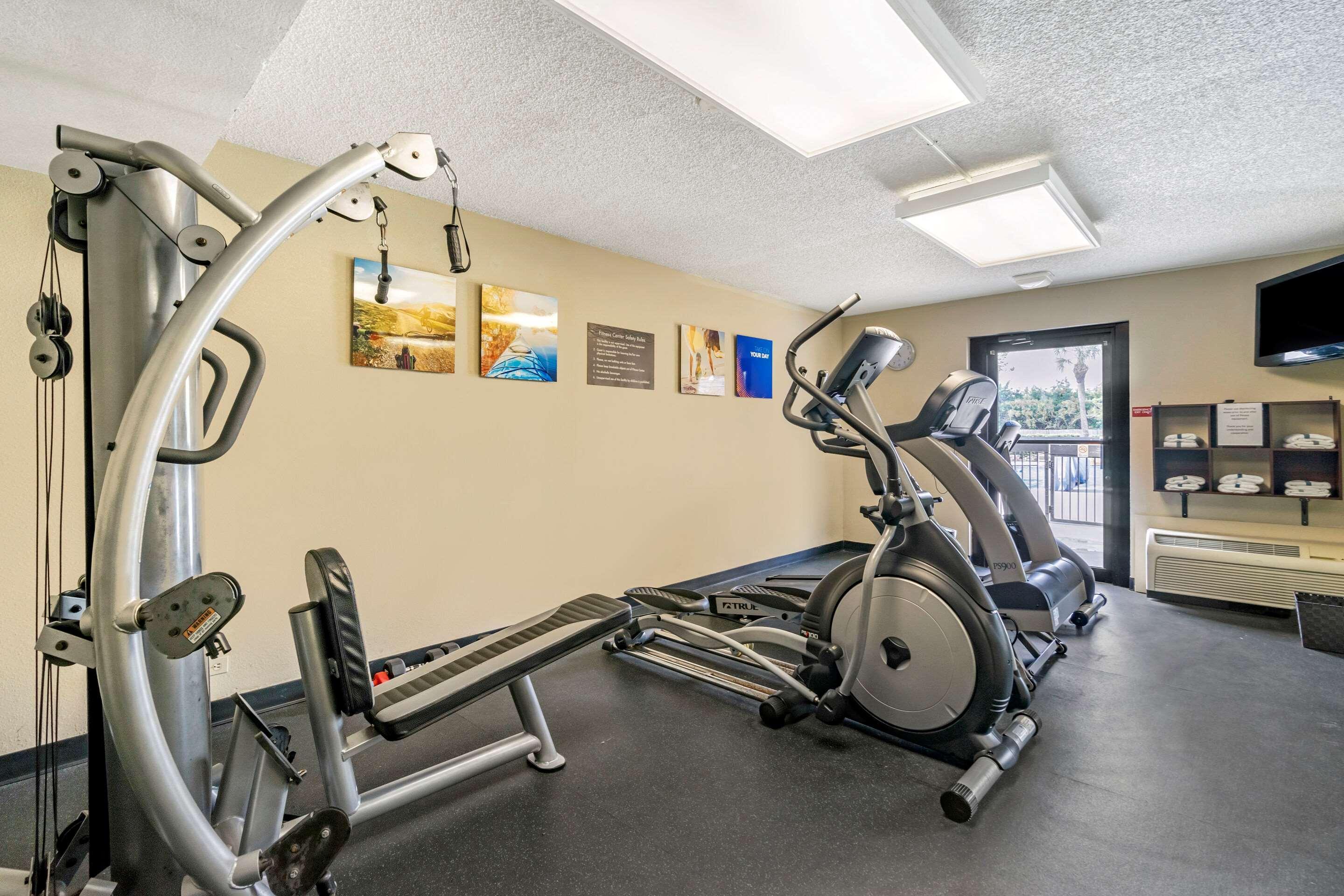 Comfort Inn & Suites St Pete - Clearwater International Airport Екстер'єр фото