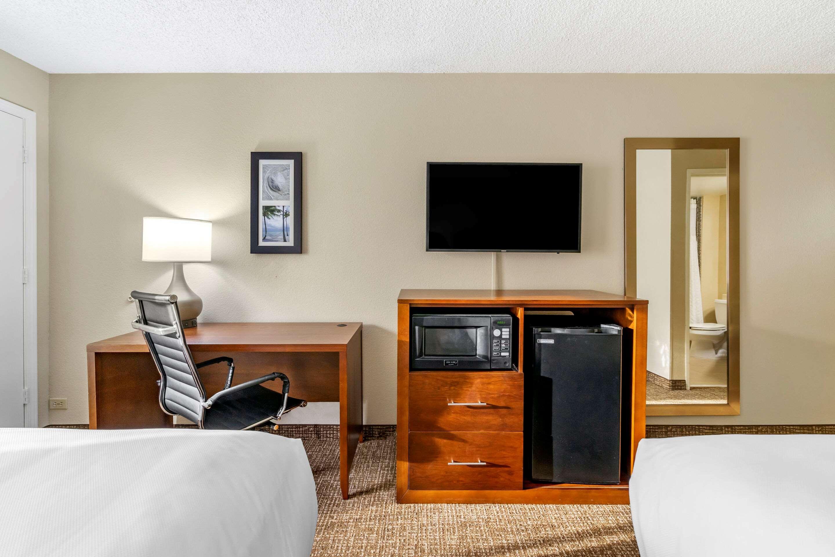 Comfort Inn & Suites St Pete - Clearwater International Airport Екстер'єр фото