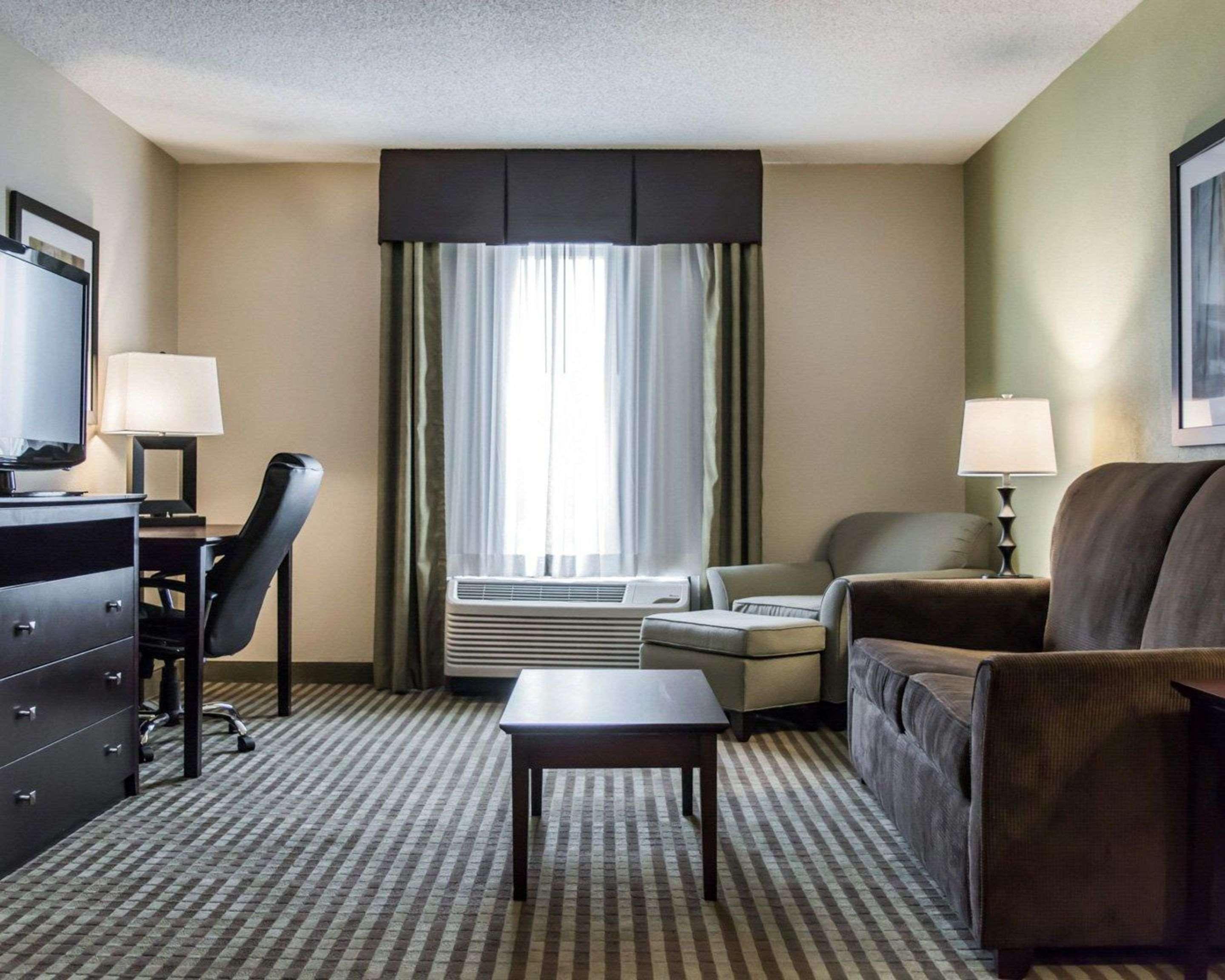 Comfort Inn & Suites St Pete - Clearwater International Airport Екстер'єр фото