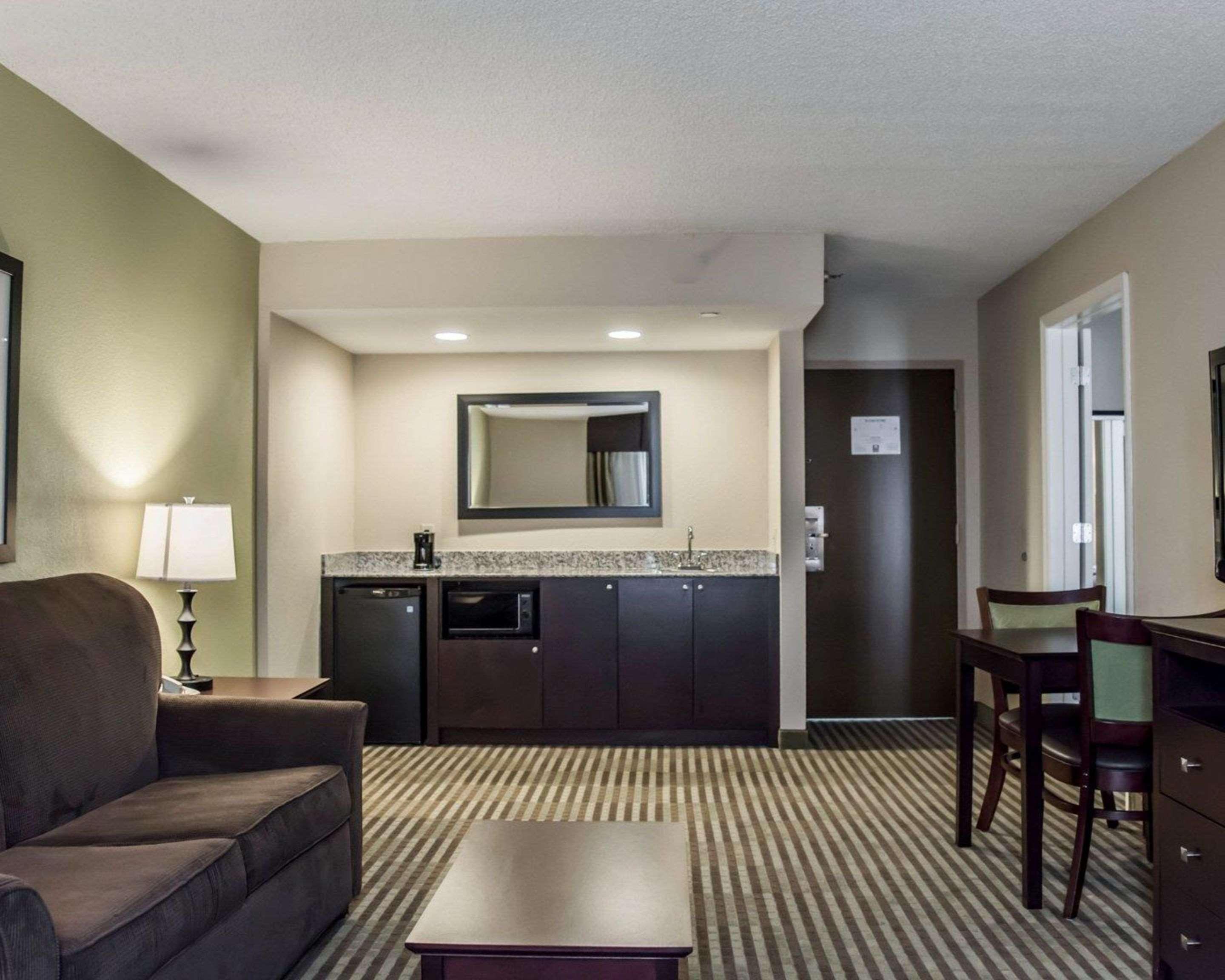 Comfort Inn & Suites St Pete - Clearwater International Airport Екстер'єр фото
