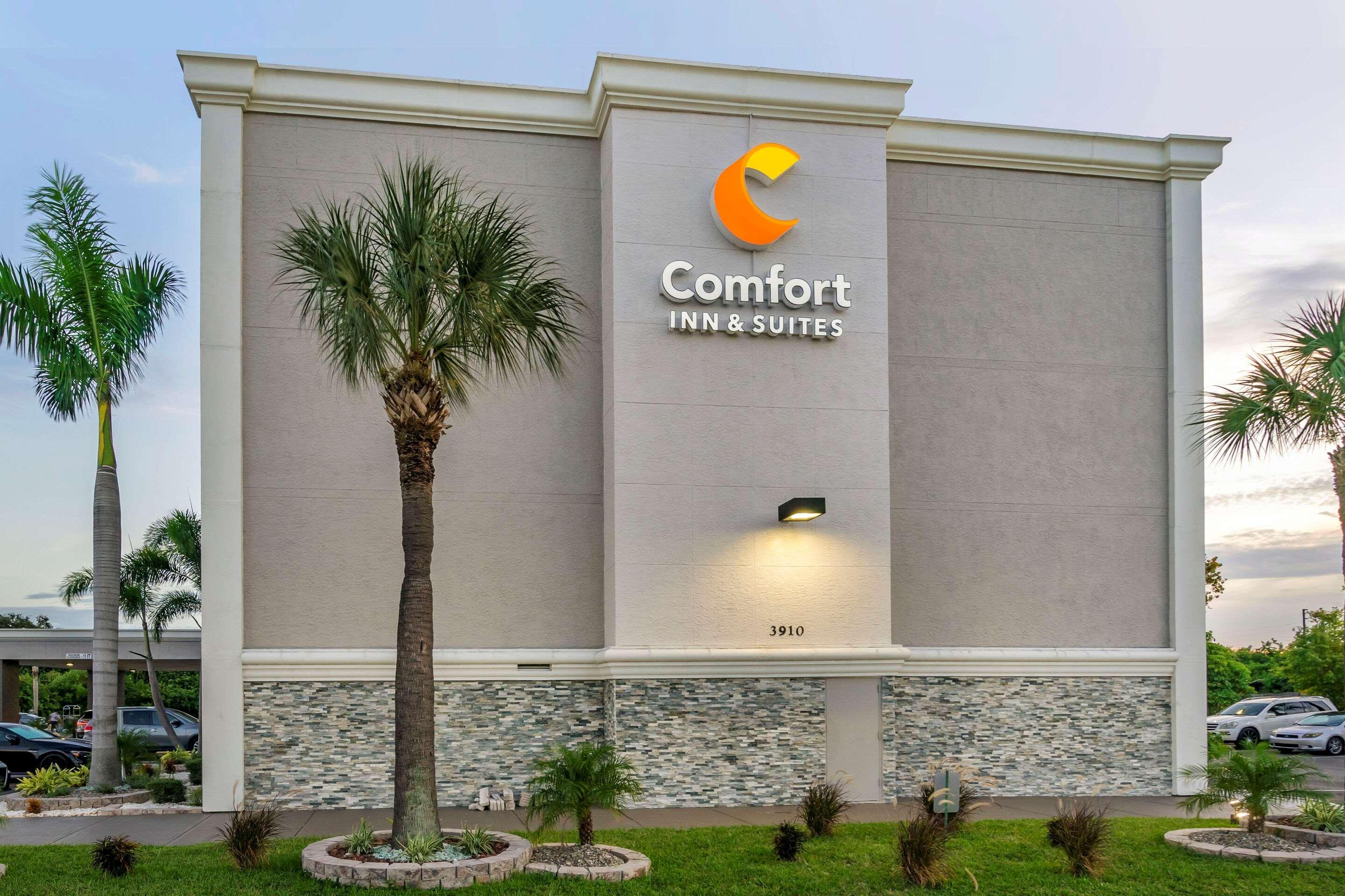 Comfort Inn & Suites St Pete - Clearwater International Airport Екстер'єр фото