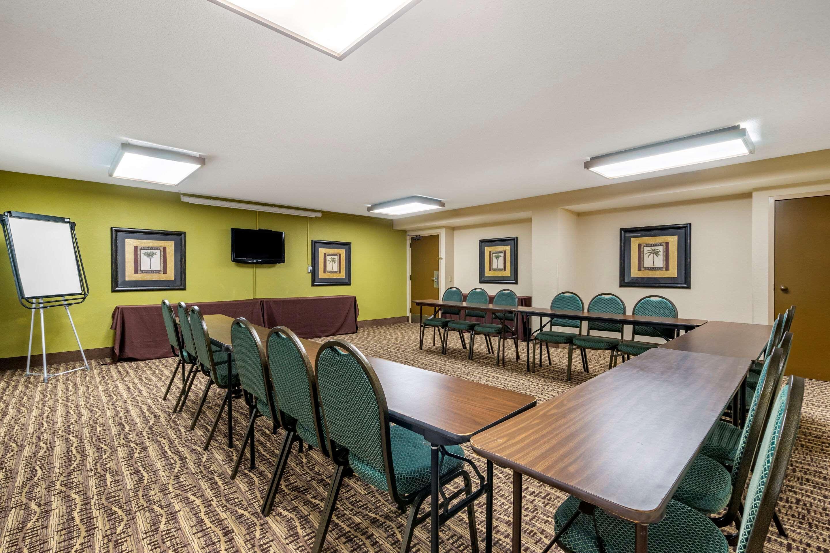 Comfort Inn & Suites St Pete - Clearwater International Airport Екстер'єр фото
