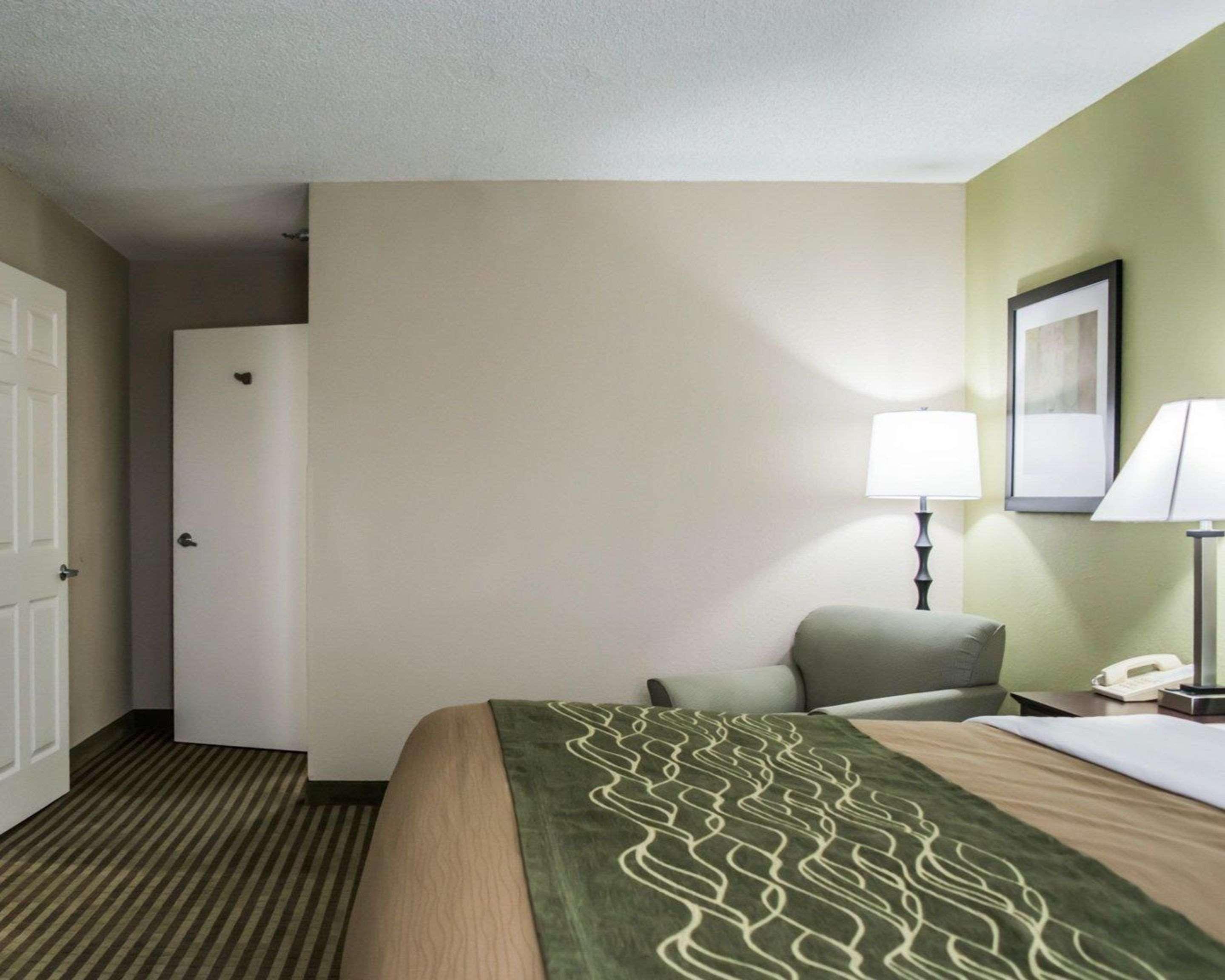 Comfort Inn & Suites St Pete - Clearwater International Airport Екстер'єр фото