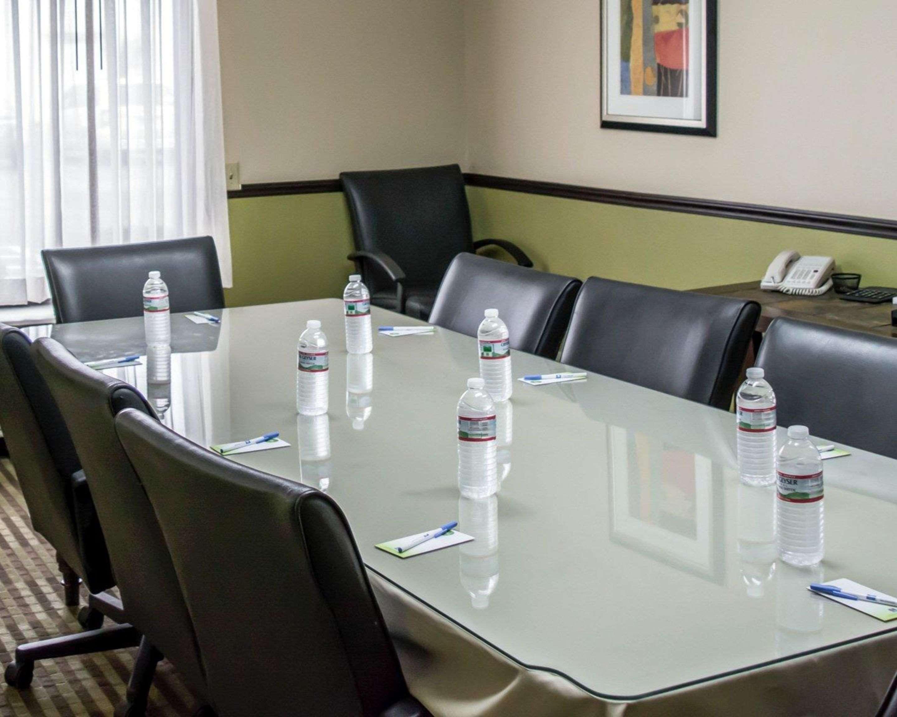 Comfort Inn & Suites St Pete - Clearwater International Airport Екстер'єр фото