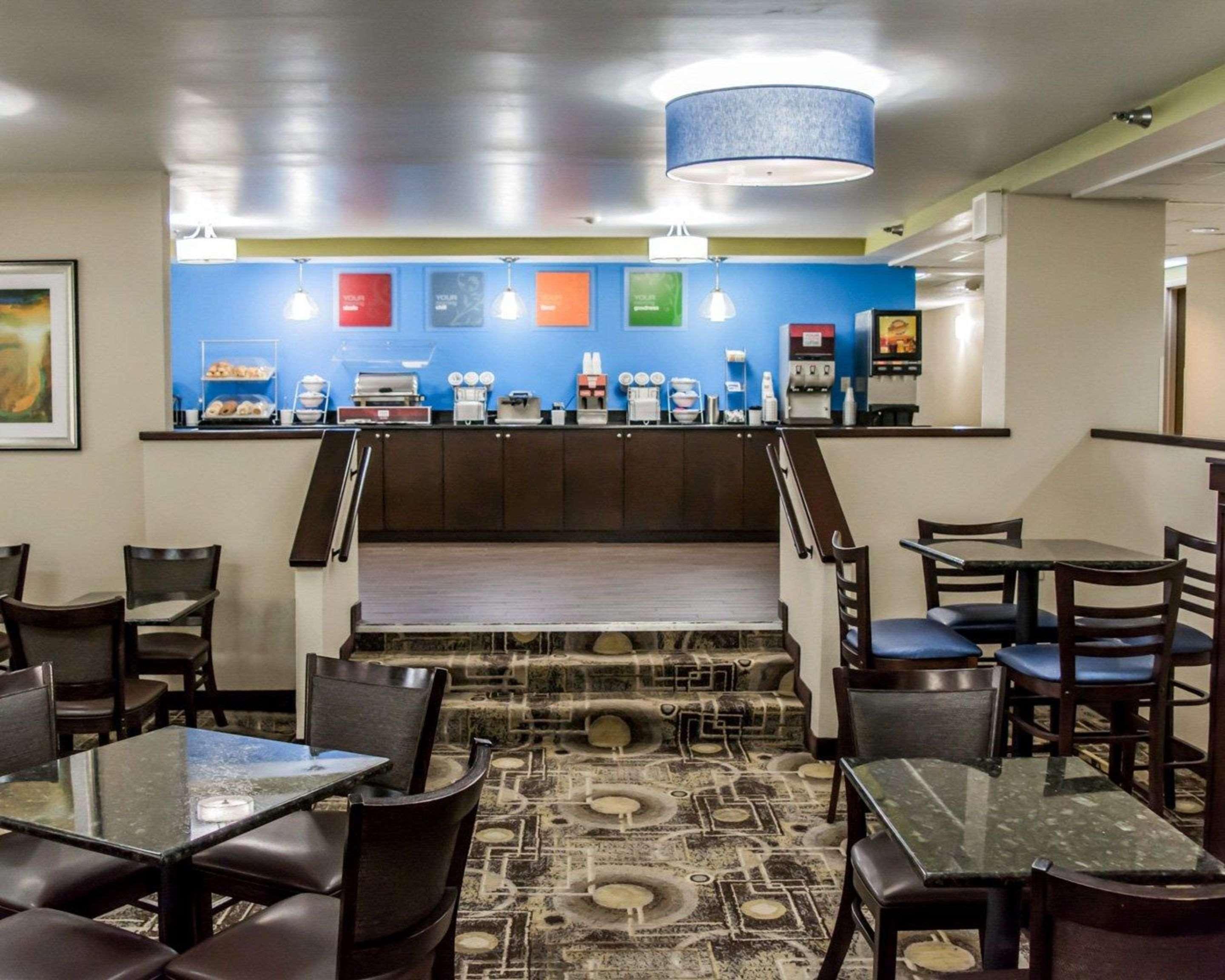 Comfort Inn & Suites St Pete - Clearwater International Airport Екстер'єр фото